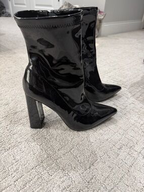 Women’s Black Patent Pointed-Toe Block Heel Boots